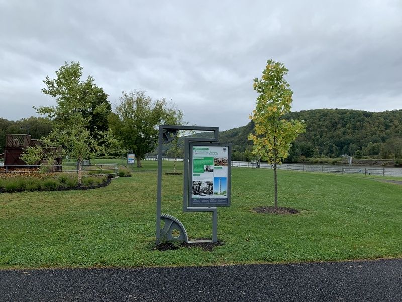The Mohawk Valley Marker and Welcome Center image. Click for full size.