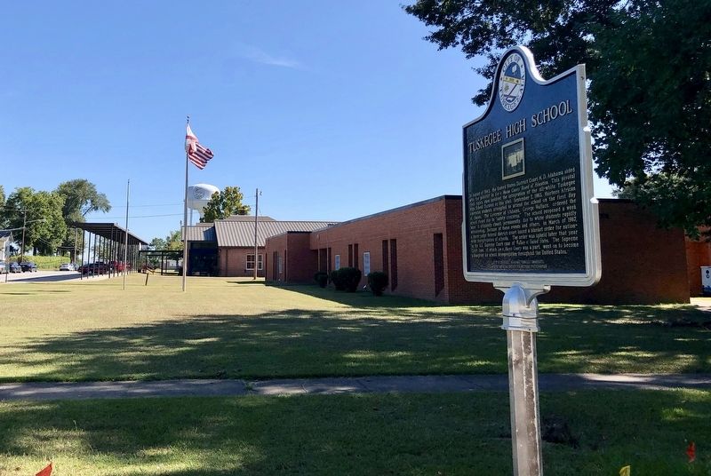Marker at the former Tuskegee High School location. image. Click for full size.