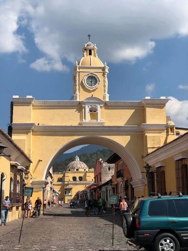 The Santa Catalina Arch of Antigua, Guatemala image. Click for full size.
