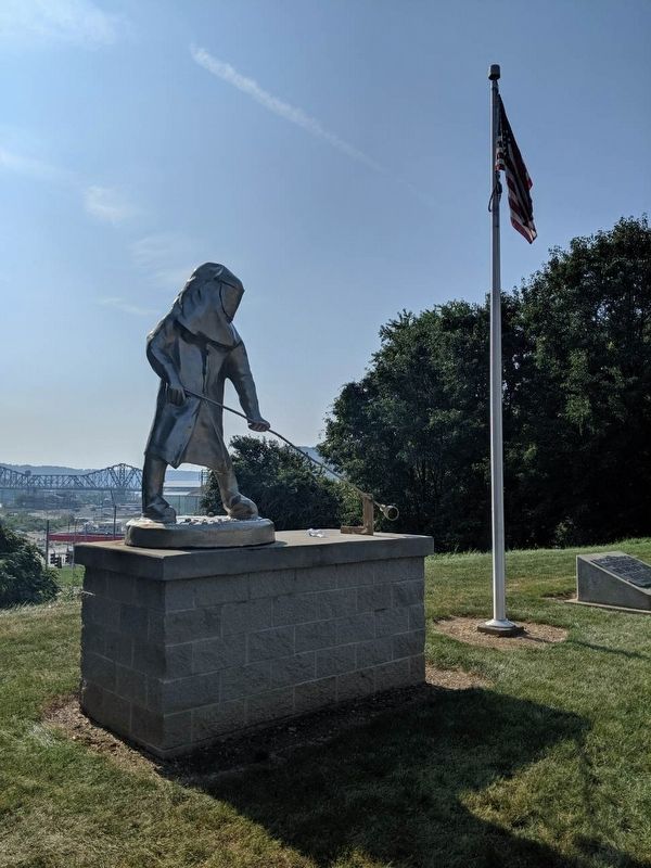 Ohio Valley Steelworker Statue image. Click for full size.