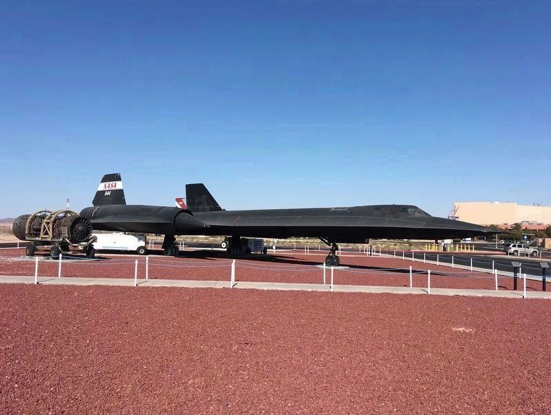 Lockheed SR-71A Blackbird and Markers image. Click for full size.