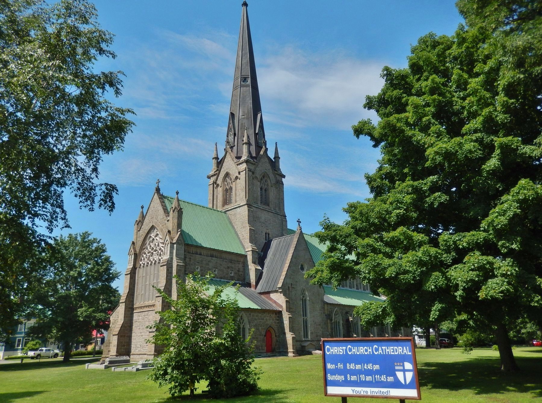 Christ Church Cathedral / Cathdrale Christ Church (<i>northeast corner view</i>) image. Click for full size.