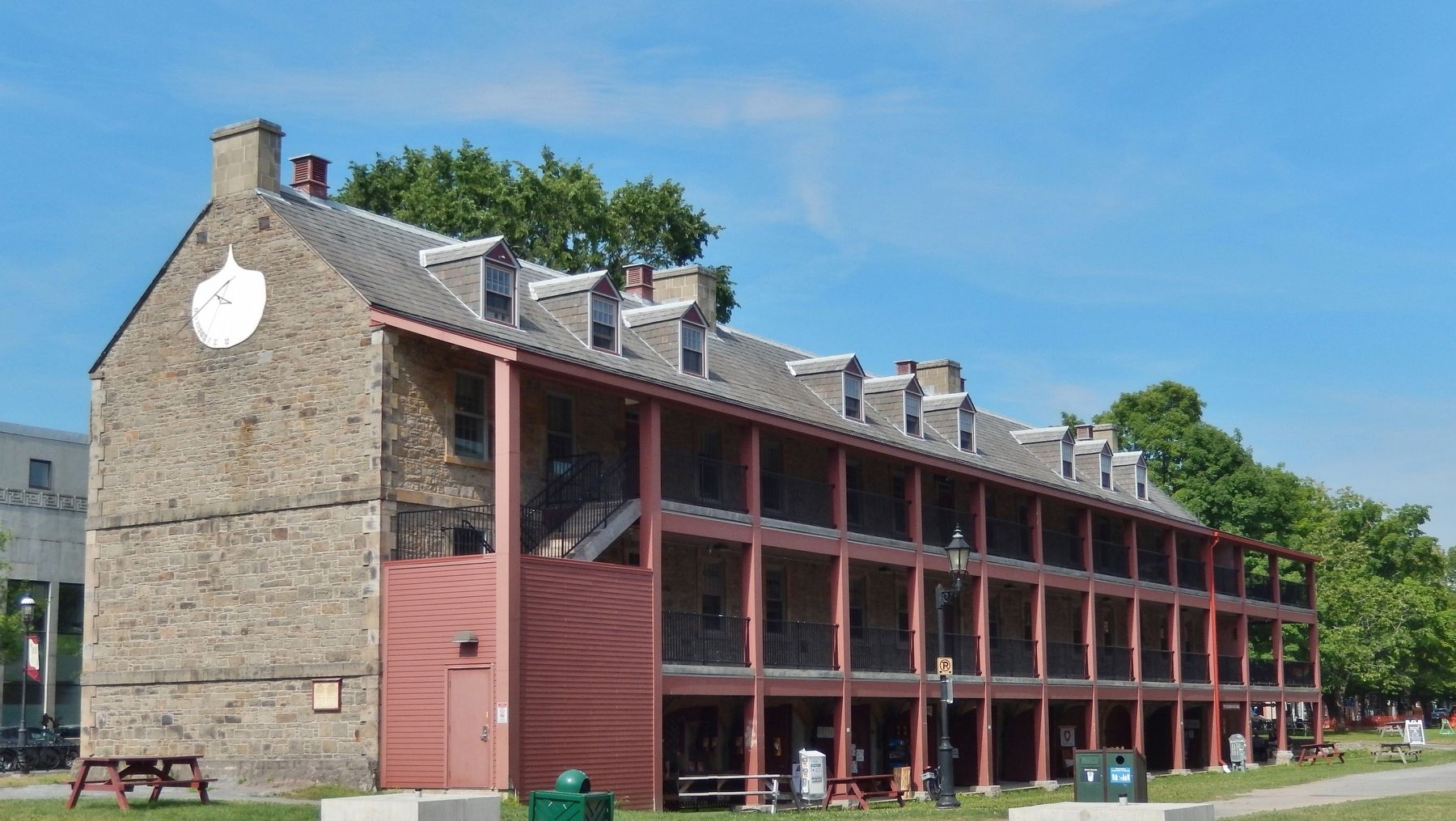 Fredericton Soldiers' Barracks (<i>north side</i>) image. Click for full size.