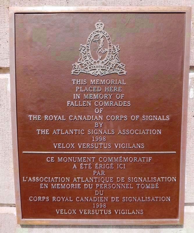 Fallen Comrades Memorial Plaque<br>(<i>mounted on right side of marker</i>) image. Click for full size.