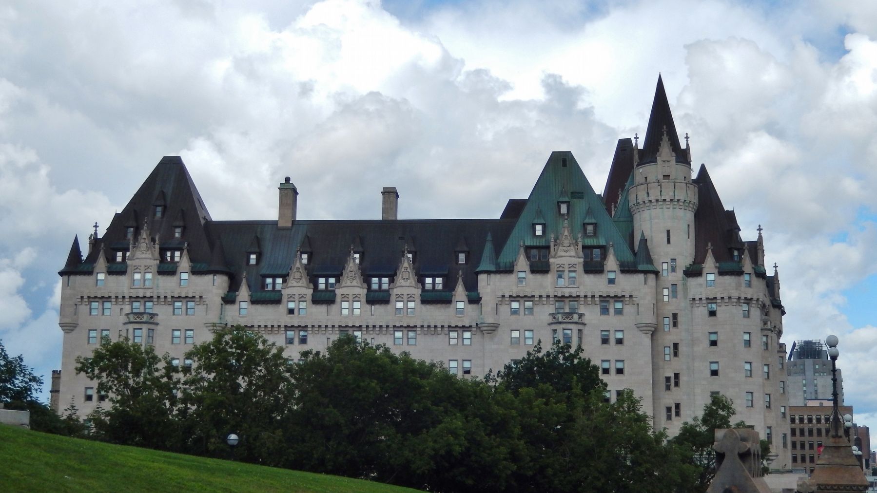 Château Laurier / Le Château Laurier (<i>west side</i>). Click for full size. Château Laurier / Le Château Laurier (<i>west side</i>) image. Click for full size.