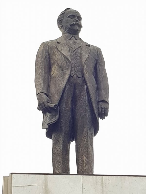 Francisco I. Madero statue image. Click for full size.