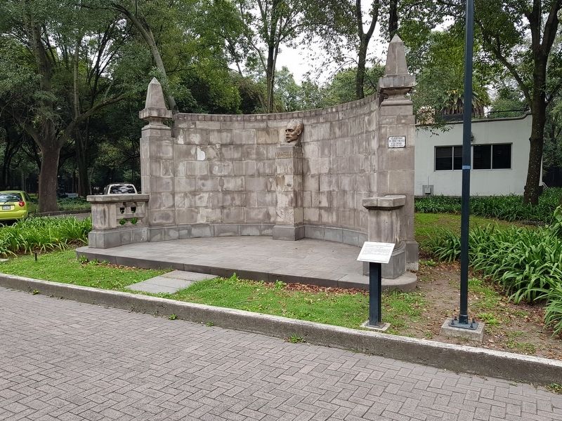 Monument to Jos� Mart� and Marker image. Click for full size.