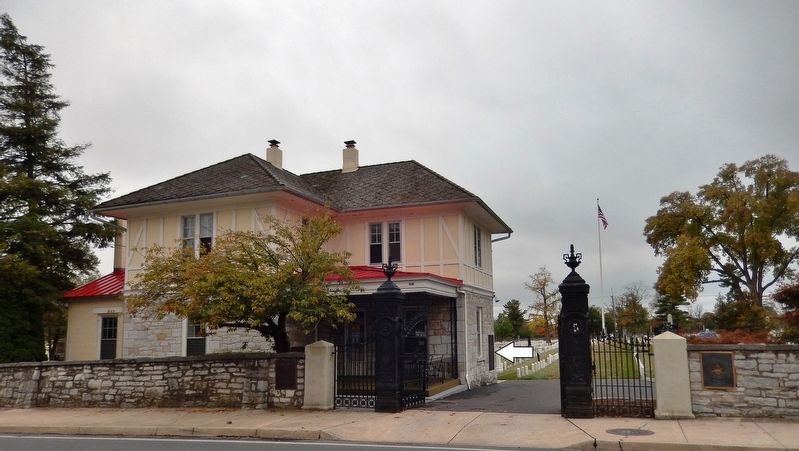 Winchester National Cemetery Entrance<br>(<i>marker visible west side of administration office</i>) image. Click for full size.