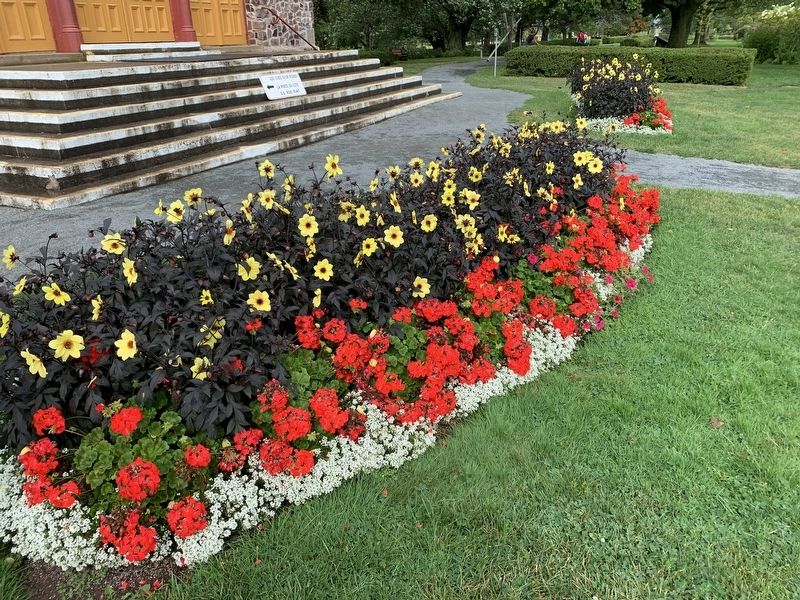 Memorial Church Flowers image. Click for full size.