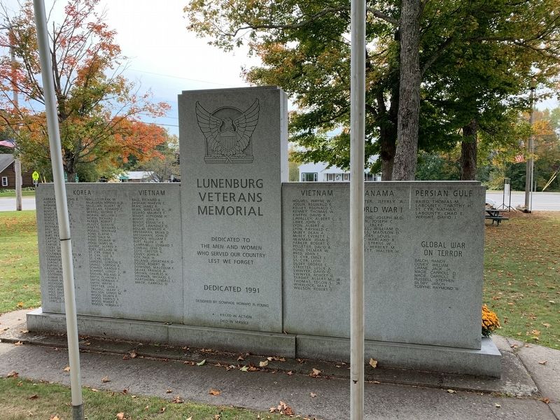 Lunenburg Veterans Memorial image. Click for full size.