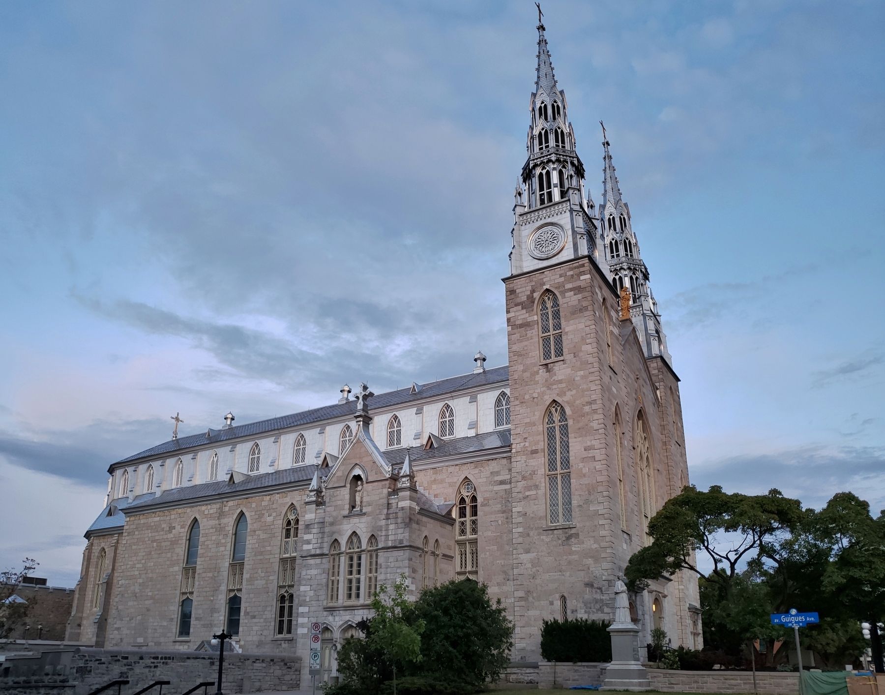 Notre-Dame Cathedral Basilica (<i>northwest corner view</i>) image. Click for full size.