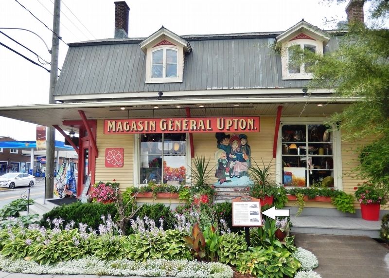 Le Magasin Général Upton Marker<br>(<i>wide view from Rue Lanoie • store in background</i>) image. Click for full size.