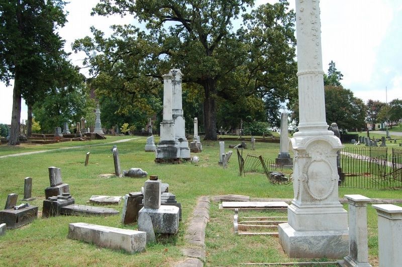 Oakland Cemetery image. Click for full size.