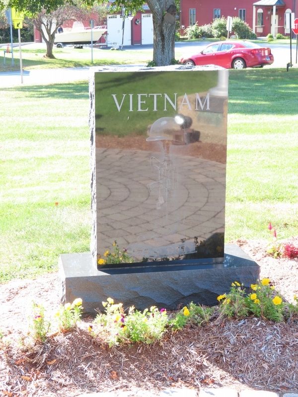 Columbia Vietnam War Monument image. Click for full size.
