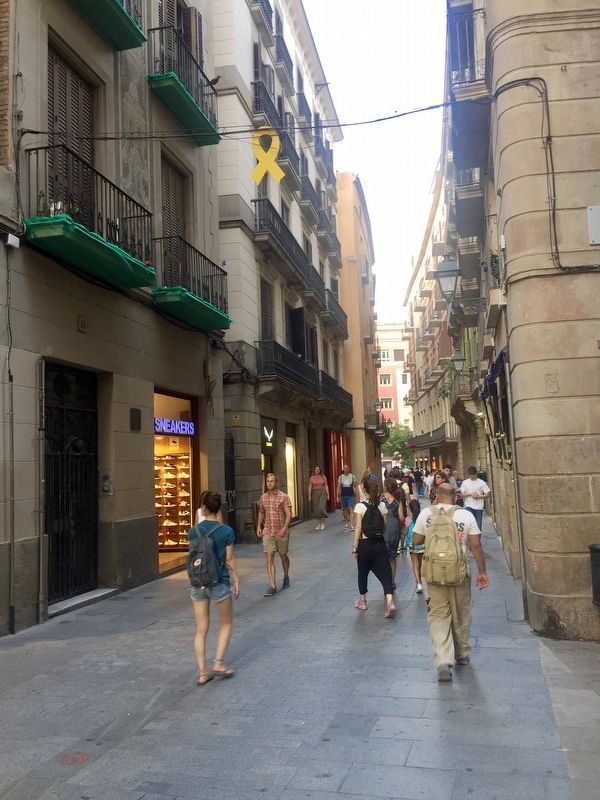 Antoni T�pies i Puig Marker - wide view image. Click for full size.