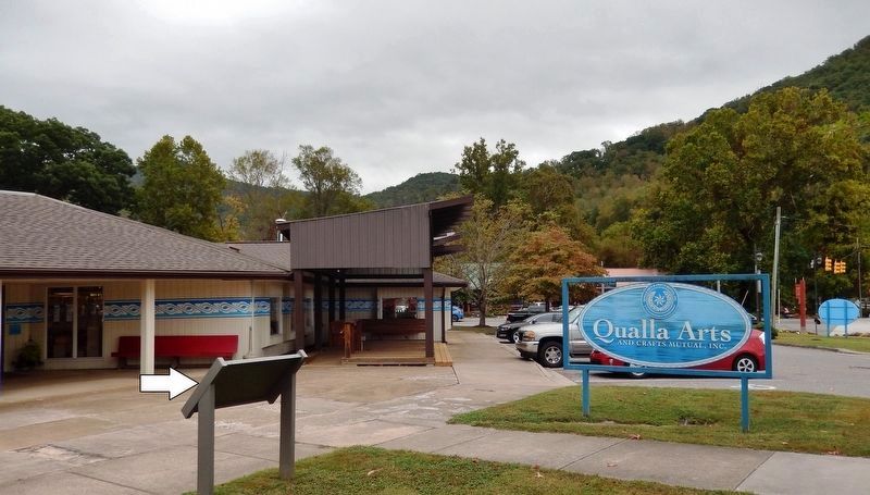 Qualla Arts and Crafts Mutual Marker<br>(<i>wide view • Qualla Arts & Crafts in background</i>) image. Click for full size.