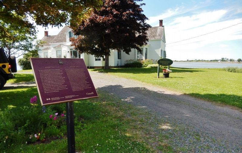 Thinkers' Lodge Marker &bull; <i>wide view<br>(Thinkers' Lodge in background)</i> image. Click for full size.
