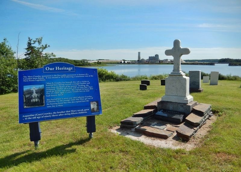 The Mary Crowley Marker & Monument <i>wide view<br>(Pugwash River in background)</i>. Click for full size. The Mary Crowley Marker & Monument <i>wide view<br>(Pugwash River in background)</i> image. Click for full size.