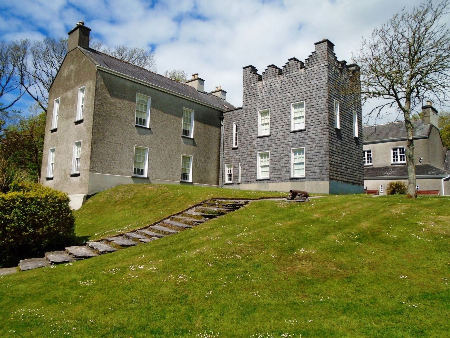 Teach Dhoire Fhonin / Derrynane House image. Click for full size.