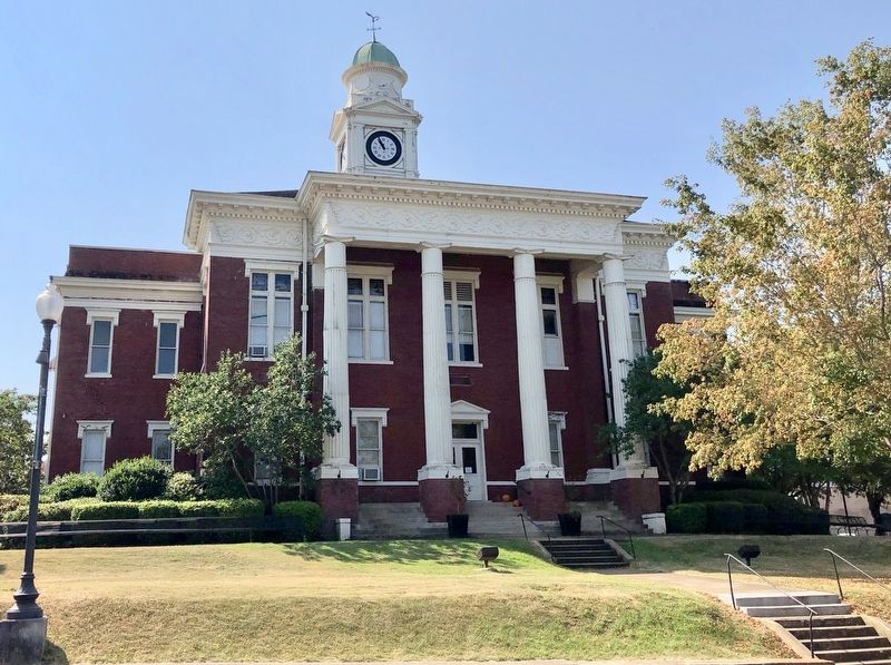Attala County Courthouse image. Click for full size.