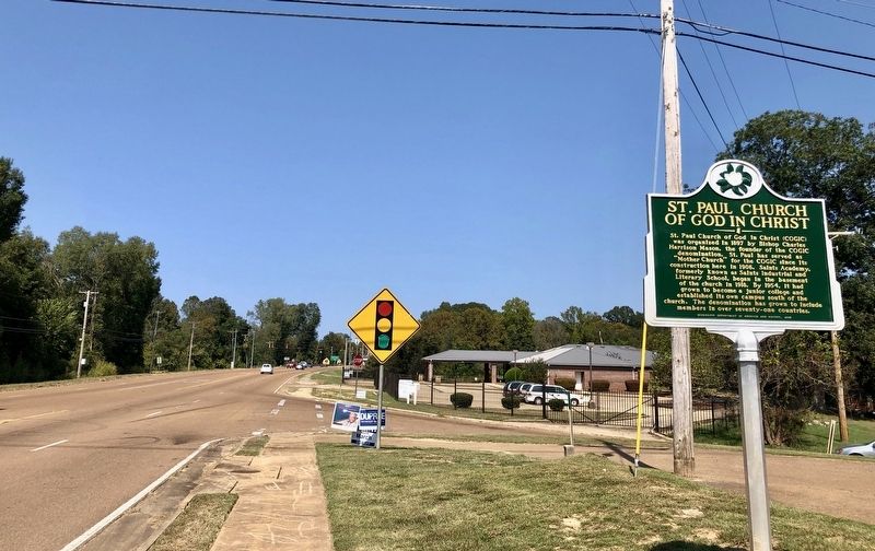View north on MS-17 into town. image. Click for full size.