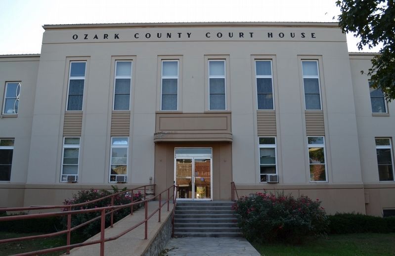 Ozark County Courthouse image. Click for full size.