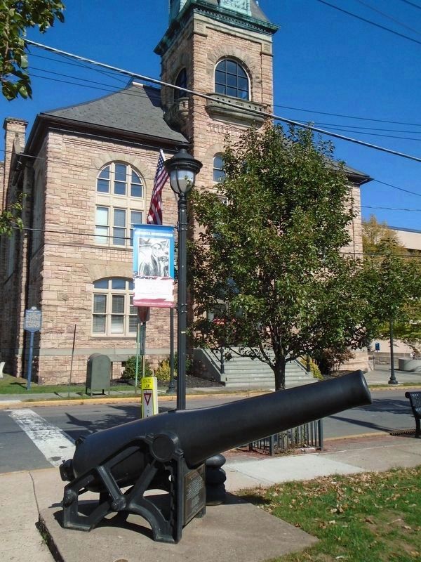 Grand Army of the Republic Wadsworth Post #150 Marker and 32 pdr Dahlgren Gun. Click for full size. Grand Army of the Republic Wadsworth Post #150 Marker and 32 pdr Dahlgren Gun image. Click for full size.