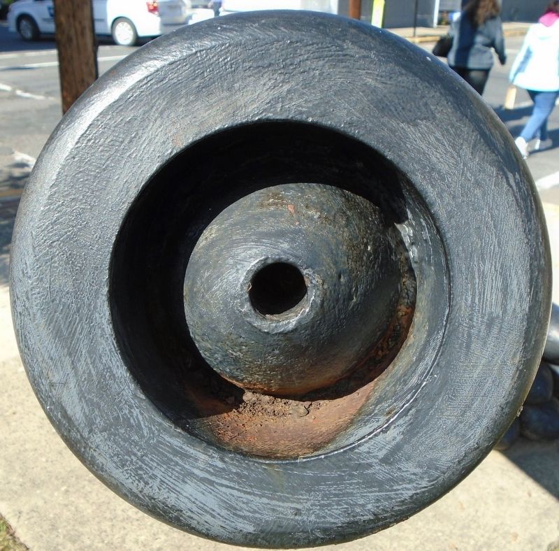 Seyfert, McManus & Co. 32 pdr Dahlgren Gun Muzzle with VIII-inch Dahlgren Shell. Click for full size. Seyfert, McManus & Co. 32 pdr Dahlgren Gun Muzzle with VIII-inch Dahlgren Shell image. Click for full size.