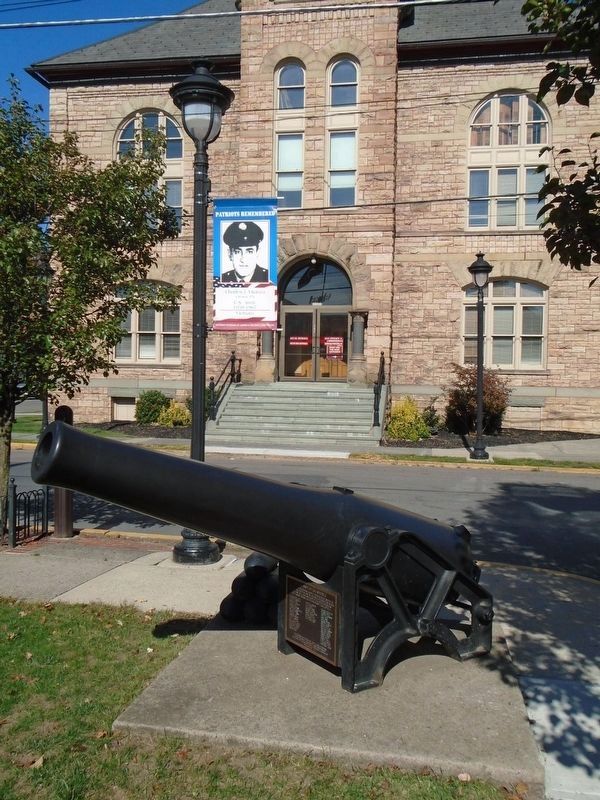 Monroe County "Boys in Blue" Honored Dead Marker and 32 pdr Dahlgren Gun. Click for full size. Monroe County "Boys in Blue" Honored Dead Marker and 32 pdr Dahlgren Gun image. Click for full size.