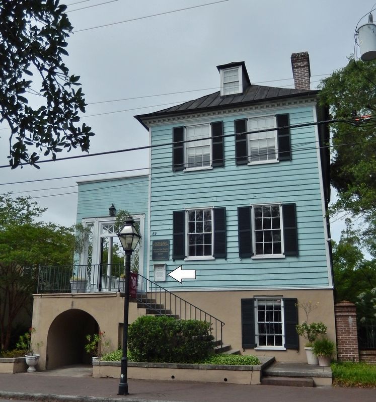 The Farr House Marker (<i>wide view</i>). Click for full size. The Farr House Marker (<i>wide view</i>) image. Click for full size.