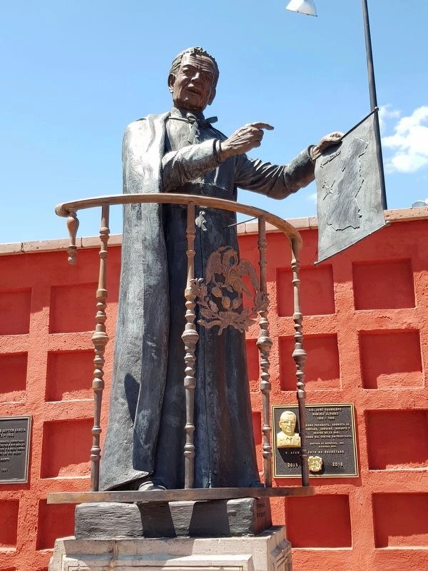 Flix Osores y Sotomayor statue image. Click for full size.