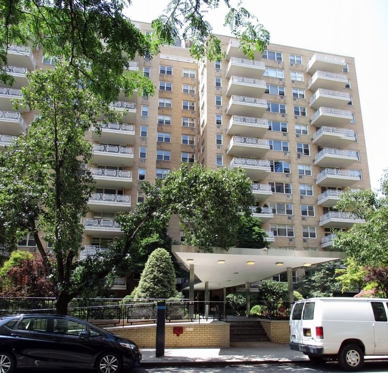 40 West 9th Street image. Click for full size.