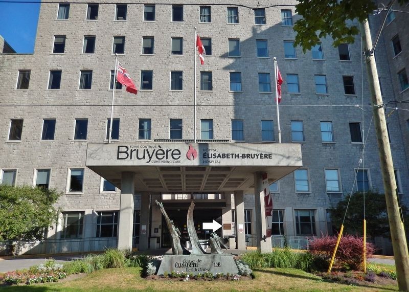 Élisabeth Bruyère Hospital<br>(<i>marker visible just to the right of entrance</i>). Click for full size. Élisabeth Bruyère Hospital<br>(<i>marker visible just to the right of entrance</i>) image. Click for full size.
