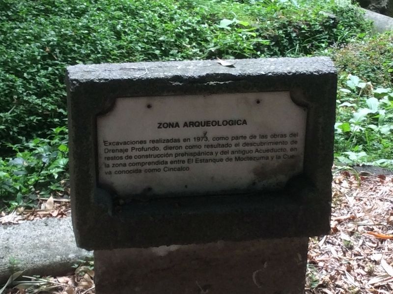 An additional nearby marker related to the archaeological area of Chapultepec's water system image. Click for full size.