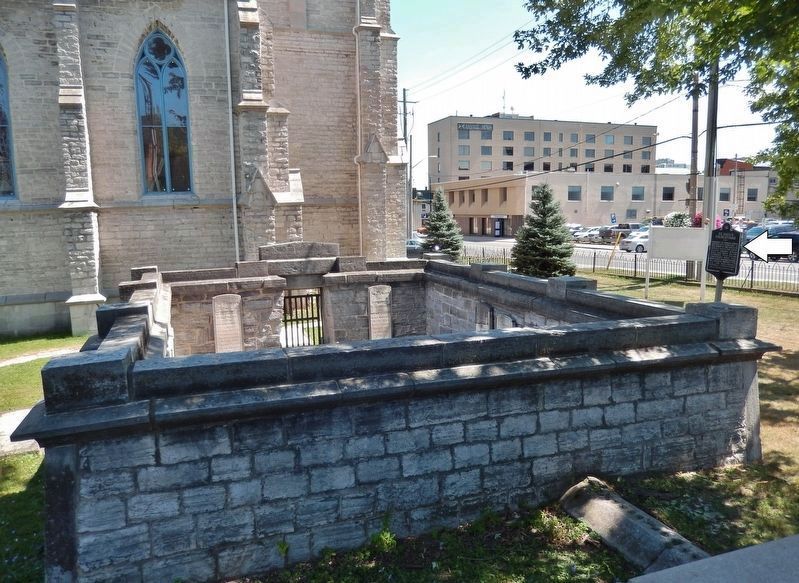 St. Paul's Churchyard Marker • <i>back side view<br>(marker vislble near right center)</i> image. Click for full size.