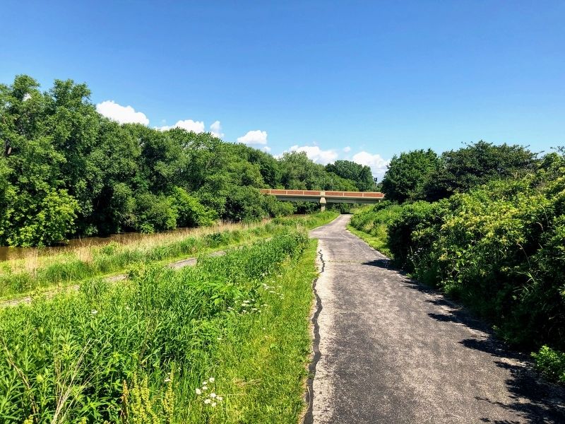 Hank Aaron State Trail & Menomonee River image. Click for full size.