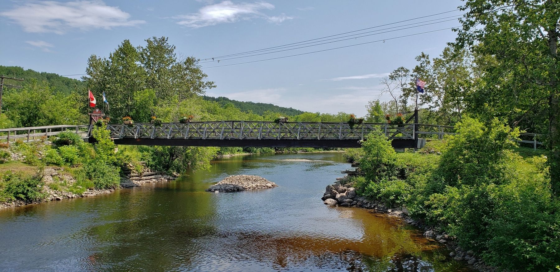 Le Pont International / The International Bridge (<i>view looking southeast • from near marker</i>). Click for full size. Le Pont International / The International Bridge (<i>view looking southeast • from near marker</i>) image. Click for full size.