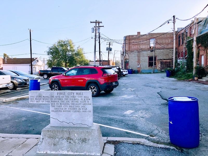 First City Hall Marker with the jog in the alley in background. image. Click for full size.
