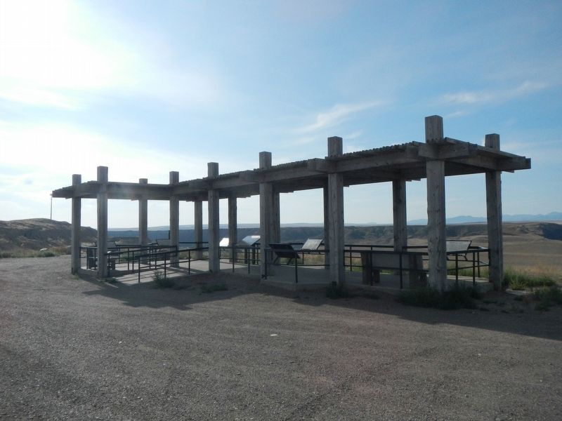 Missouri River Overlook Kiosk image. Click for full size.