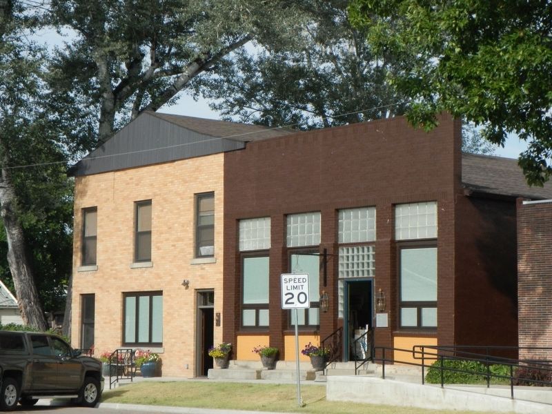 Davidson and Moffitt Harness Shop and Marker image. Click for full size.