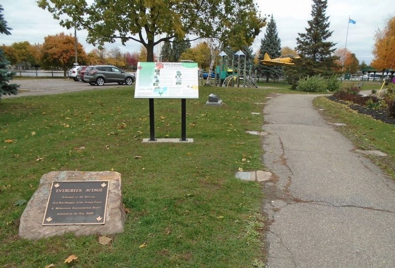 Evergreen Avenue and Markers image. Click for full size.