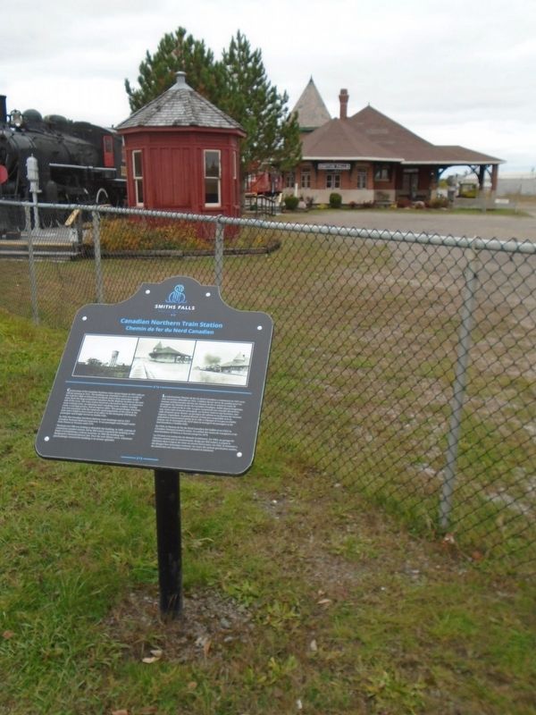 Canadian Northern Train Station / Chemin de fer du Nord Canadien and Marker image. Click for full size.