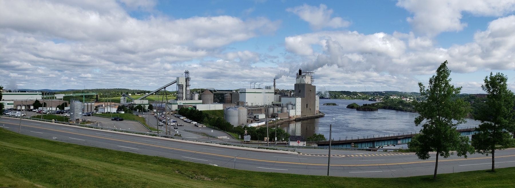Irving Pulp & Paper Mill, Saint John River (<i>panoramic view from Wolastoq Park, near marker</i>) image. Click for full size.