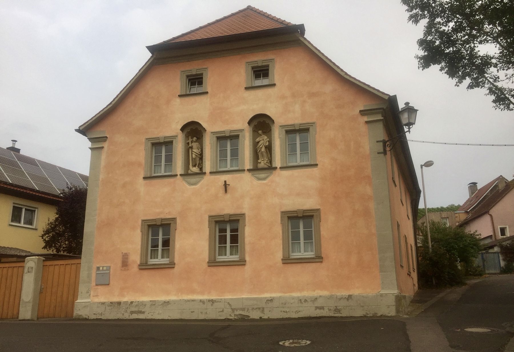 Barockes Zehnthaus mit Zehntkeller / Baroque Tithing House with Tithe Cellar and Marker image. Click for full size.
