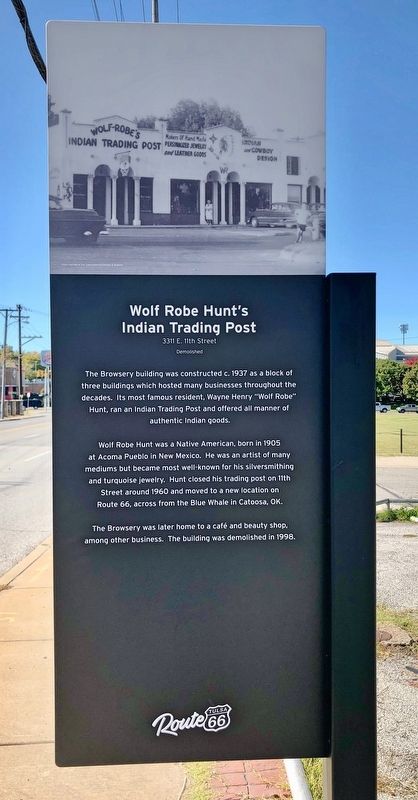 Wolf Robe Hunt's Indian Trading Post Marker image. Click for full size.