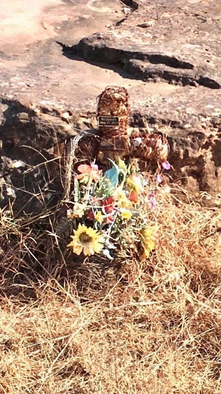 A nearby dedication to Bo Jackson attached to a wire cross filled with rocks. Click for full size. A nearby dedication to Bo Jackson attached to a wire cross filled with rocks image. Click for full size.