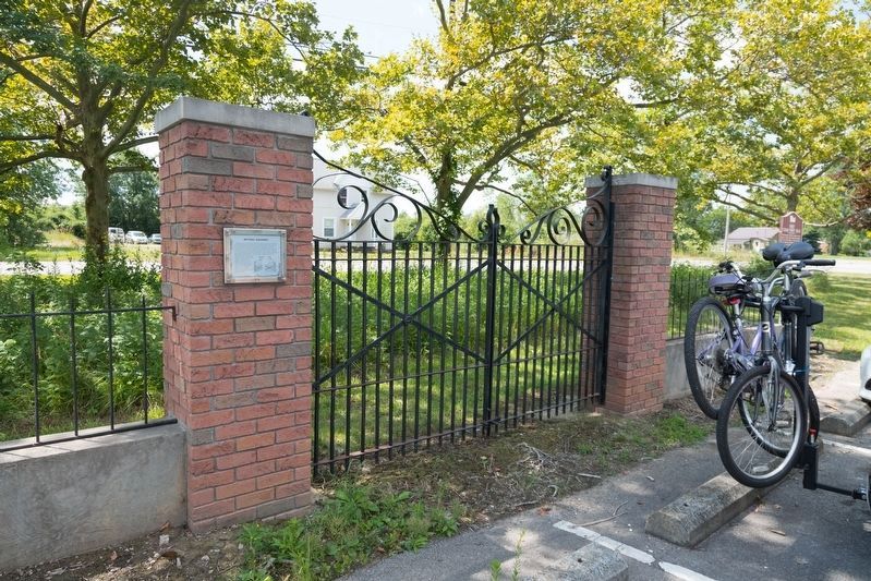 Historic Roadway Gates and Marker image. Click for full size.