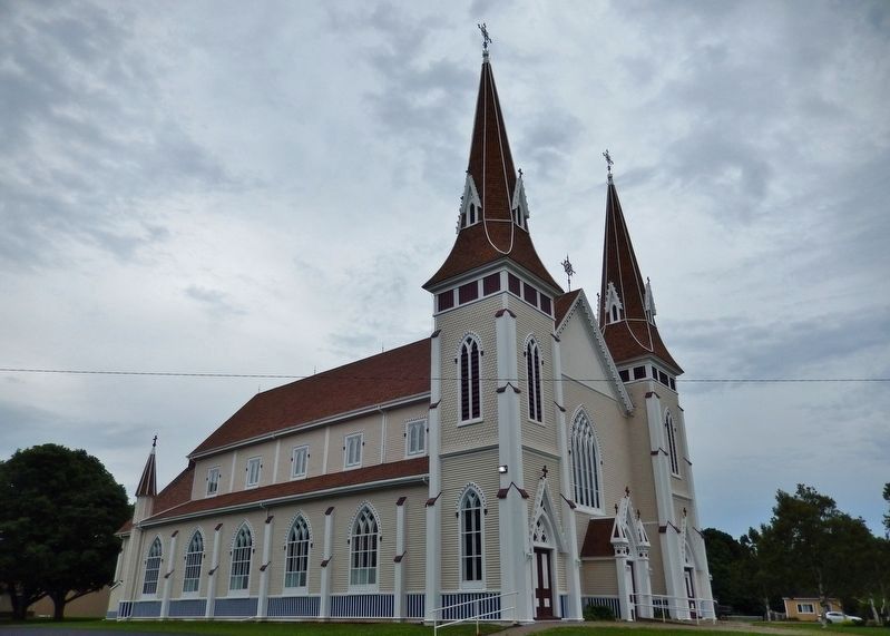 L'glise Saint-Jean-Baptiste / Saint John Baptist Church<br>(<i>northeast corner view</i>) image. Click for full size.