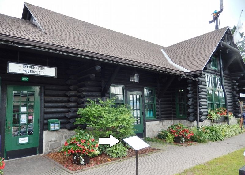 La Gare / The Train Station Marker (<i>wide view</i>) image. Click for full size.