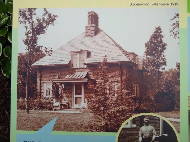 Gatehouse Marker - upper left image image. Click for full size.